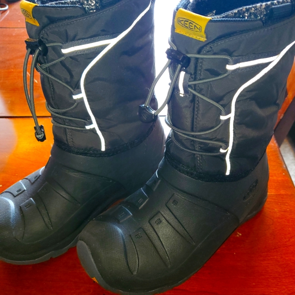 Keen Boys Waterproof Winter Boot Shellback Youth Kids Sz 5 Black